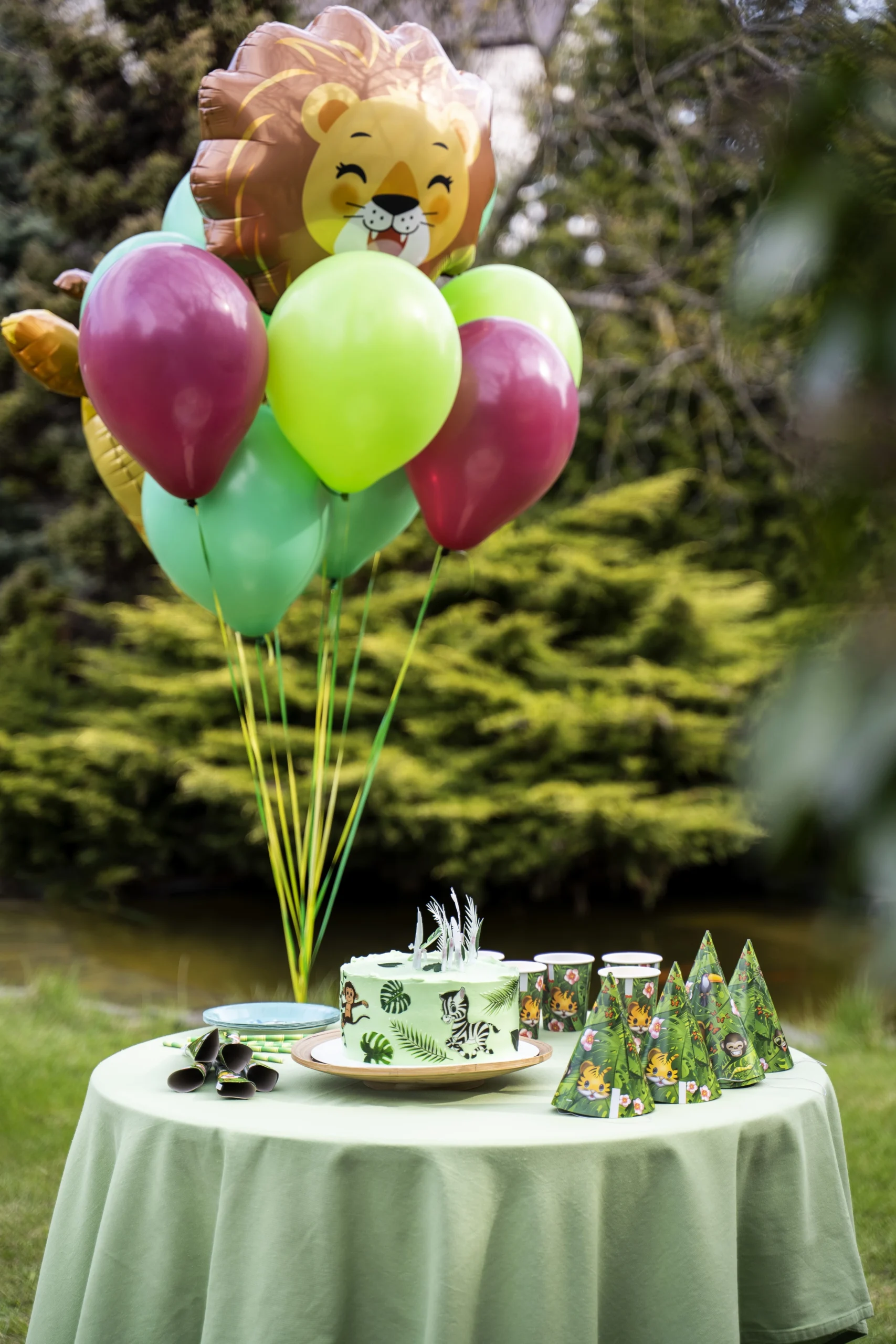 kids-having-fun-jungle-themed-party celebration-hive